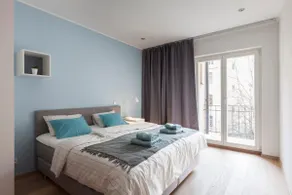 Modern apartment in a hip neighborhood - Image 3