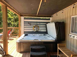 Lake front Cottage / Hot tub, Sauna , Arcade - Image 4