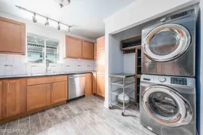 Lovely 2-bedroom apartment minutes from downtown - Image 5