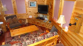 Red Blanket Cabin Near Crater Lake National Park - Image 5