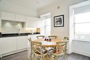 Charming Edinburgh Apartment With City Views - Image 2