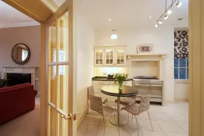 5* Luxury Suite Central Edinburgh stunning views of Edinburgh Castle! - Image 5