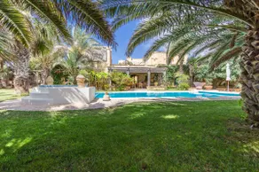 Traditional farmhouse with spectacular sea views - Image 3