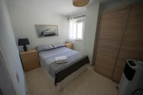 Spacious 2-bed flat minutes from centre & beach - Image 3