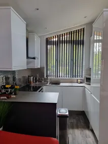 Modern 1 bedroom guest house with off road parking - Image 2