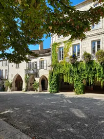 Spacious, light & airy, Romantic village home set off Monflanquin Village Square - Image 2