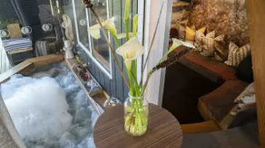 Beautiful romantic spa chalet | near Snow & Bright - Image 3