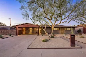 Manzi Place - Luxury Pad w/ Heated Pool & Cozy Fire Pits + Centrally located! - Image 3