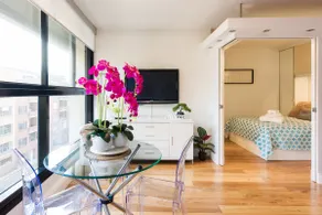 CharmingCityPad Modern Sunlit w/Views Walk Syd CBD - Image 2