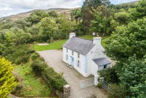 Seaside Cottage with mountain views & waterfall - Image 5