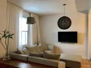 Beautiful Apartment | Large 2 bedrooms + Parking - Image 3