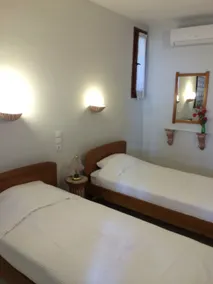Stone Villa 1869 I2, in the heart of Skiathos town - Image 5