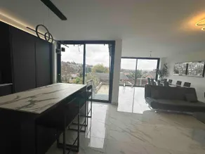 Luxurious & Elegant 6-Bed House - Image 4