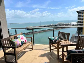 Sea Pearl Apartment at Waterfront - Image 3