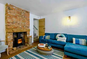 Pinnacle Cottage grade II listed home at the coast - Image 2