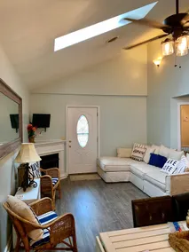 Barefoot Bungalow with shared private Lake Access - Image 5