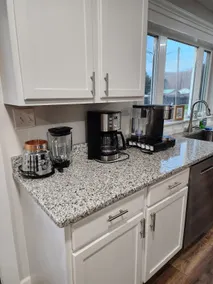 RRG Creekside Modern Cozy Hottub 3 bedroom*2 baths - Image 5