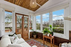 Sunlit 1 BR APT w/ reading nook & clawfoot bath - Image 5
