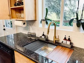 Zen Haus Garden Retreat, prime location, Luxe amenities - Image 2