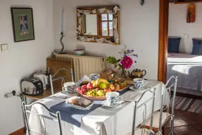 Rustic 2BD in the heart of town - Image 2