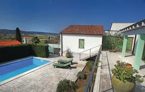 3 Bedroom Villa in Parecag with a Swimming Pool - Image 2
