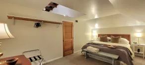 Cozy Carriage House Loft - Image 2