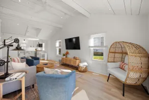 * Gorgeous Loft Style House w/ Luxury, Charm, & Comfort * - Image 3