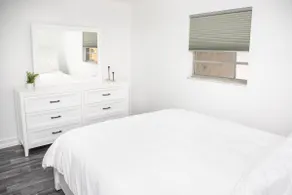 Location! Quality! Comfort! \" The downtown Gem \" - Image 3