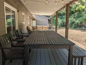 Hilltop Home in The Gorge - Image 4