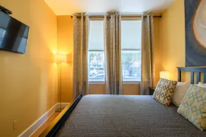 Home Comfort FREE Parking Sleeps 6 - Image 2