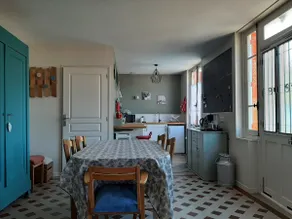 Townhouse with garden - Image 2
