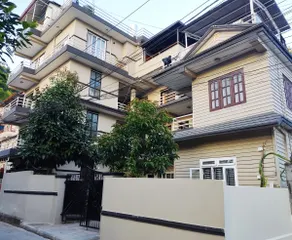 Sunny Apartment - Image 5