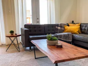 Modern & Luxurious. 4BR. Sleep 12. Minutes to downtown - Image 3