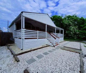 Pet friendly minutes to beach - Image 2