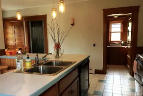 Family & Dog Friendly Roomy Colonial - Image 3