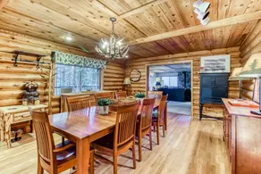 Luxury Log Retreat with hot tub. 2 miles to Town - Image 4