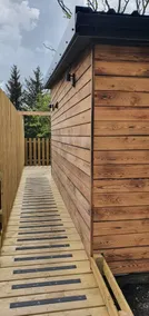 Secluded garden lodge with free parking. - Image 4