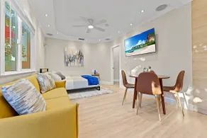 Stylish and cozy guest suite - Image 3