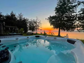 Relaxing Waterfront Casa in wine County w/HOT TUB and PANORAMIC SAUNA SPA - Image 2