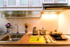 Pristine Unit Near BGC Aura Market McKinley Uptown - Image 5