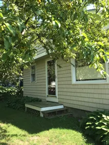Cute and Cozy Burlington Bungalow-Pet Friendly - Image 3