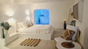 Charming suite with private hot tub - Image 2