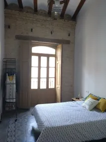 Accommodation in the heart of Valencia with Wi-Fi - Image 5