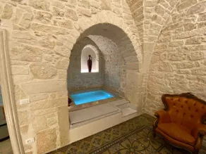House Under the Arch - Image 2