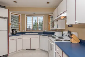 Ski Chalet, incredible views, hot tub and steps from skiing! - Image 5