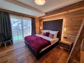 Exclusive Mountain Chalet with Hot Tub & Sauna - Image 4