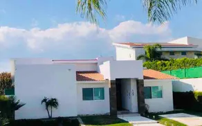Private Garden, Terrace, Pool and Jacuzzi - Image 2