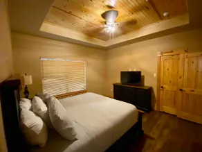 Luxury Cabin nestled in Gruene - Image 3