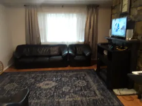 Charming family-style 4BR 2BA house 10 min to city - Image 4