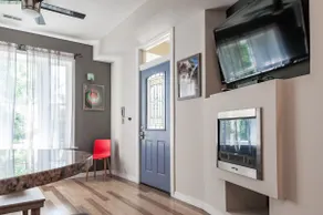 Luxury 2BD/2BH in Historic CWE/2EE - Image 2